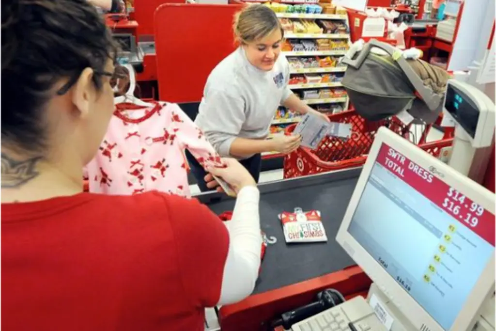 Conveyors in Point-of-Sale (POS) Checkout Counters: Upgrading Productivity at the Last Touchpoint